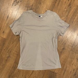 🤙🏻 4 FOR $20 🤙🏻 — H&M (Divided) Short Sleeve